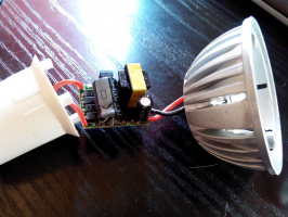Miten korjata LED-lamppu itse