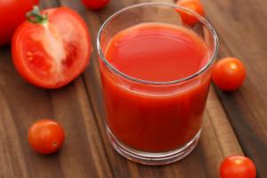 Tomaattimehu talven ilman kuumennusta, säästää hyväksi, ja ei pilata