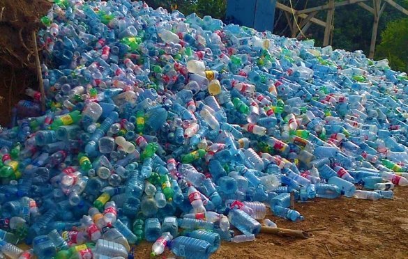 Keskimäärin kuukaudessa, perheen 3-5 henkilöiden 10-15 käyttötarkoituksia erilaisia ​​muovipullot ja pulloja.
