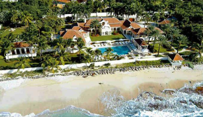 Le Chateau de Palmer St. Maarten. 45 Yhdysvaltain presidentti itse kutsuu tätä huvila, "yksi suurimmista yksityisasunnoissa maailmassa." Vuokrahinta per kolhuja on 28000 amerikkalainen raha. Vuokra on mahdollista vähintään 5 päivää. (Image Source - Yandex-kuvia)