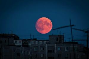 "Bloody" moon. Miten kuunpimennys ihmisten terveyteen?