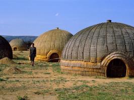 Miksi Afrikan alkuperäiskansat rakentavat pyöreitä taloja