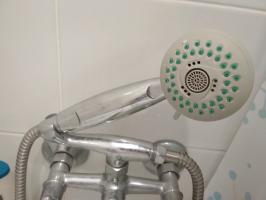 Hyödyllisiä vihjeitä kylpyhuoneen: säästää vettä 60%, valkoinen laattasaumat, lohjennut laatat, tukossa kylpyhuoneessa