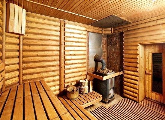 Kuten on hyvin tunnettua, - perusta kylvyn menettelyjä on höyry. Monet uskovat, että enemmän höyryä ja lämpöä, ja käyttö kylpyjä enemmän. Ja niin ei paljon eroa Venäjän ja sauna ovat hyvin kaikkien tiedossa.