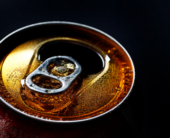 10 mielenkiintoisia ominaisuuksia Coca-Cola. Jos hiukset kaada juoman tulee