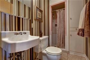 Unbanal ja turvallisesti! Kuitukankaiden taustakuvaksi seinät kylpyhuoneessa. 6 loistavia ratkaisuja