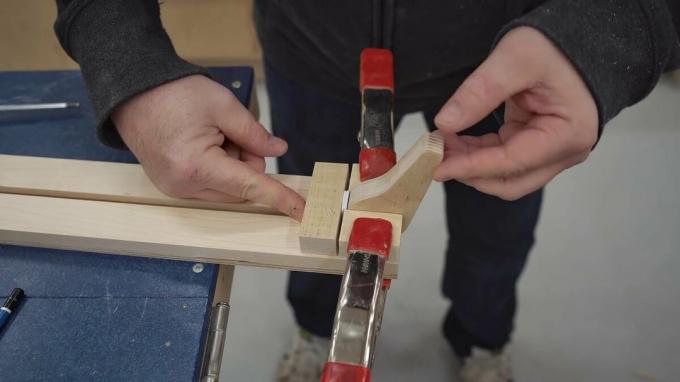 sivustosta - https://ibuildit.ca/projects/how-to-make-a-straightedge-guide/