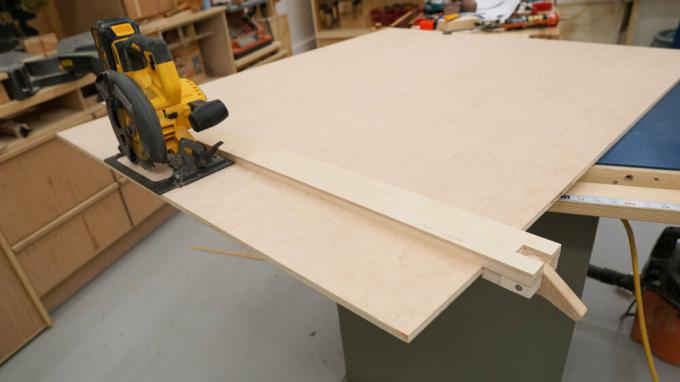 sivustosta - https://ibuildit.ca/projects/how-to-make-a-straightedge-guide/