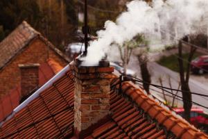 Miten puhdistaa savupiippuun? Folk korjaustoimenpiteitä ja henkilökohtainen kokemus
